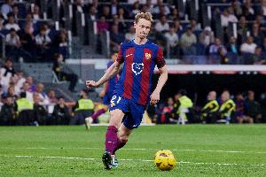 每体：巴萨有意与德容续约，同时想优化他的薪资结构