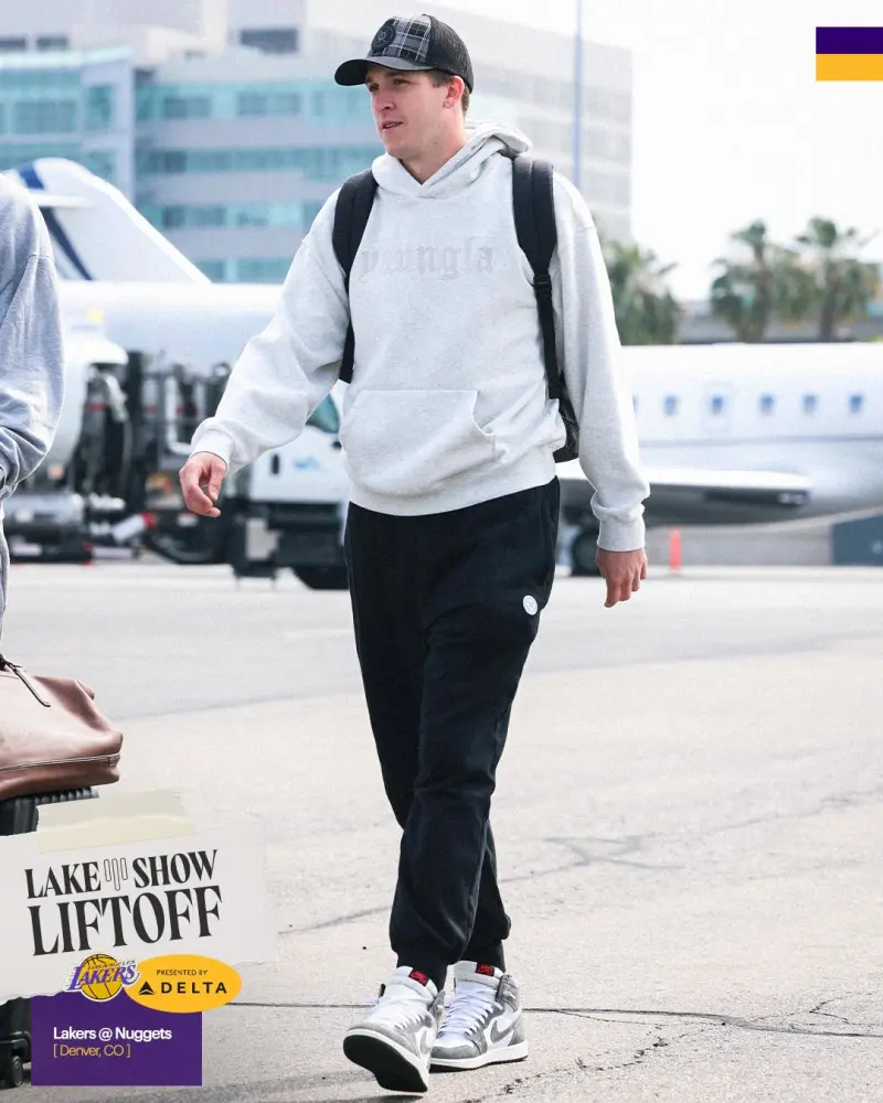 Kysports-西6vs西5！湖人官方晒球员登机照：前进高海拔，下一站丹佛